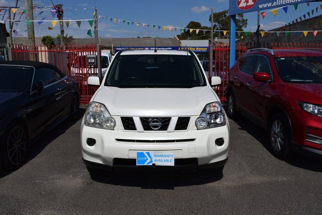 NISSAN X-TRAIL ST (4x4) Front View